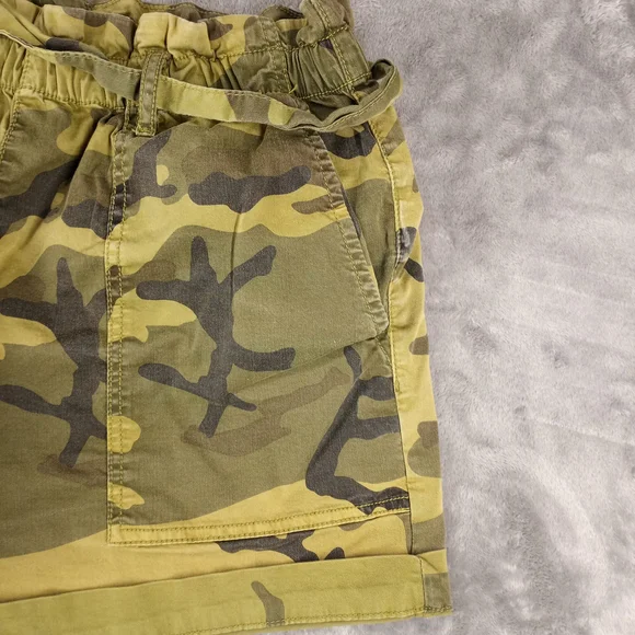 Sanctuary Standard Surplus Camo Utility Shorts Size 29 Green Military - Picture 7 of 16